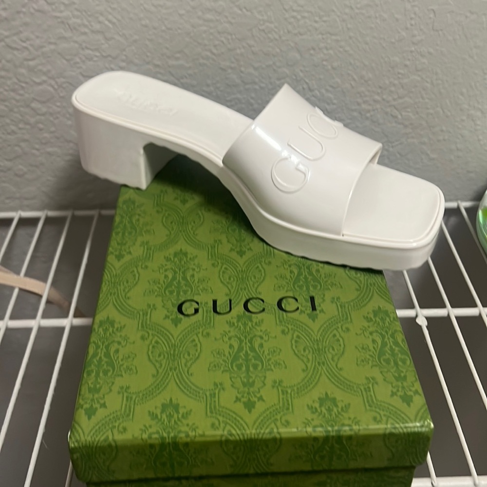 Gucci white rubber slide sandal new in box